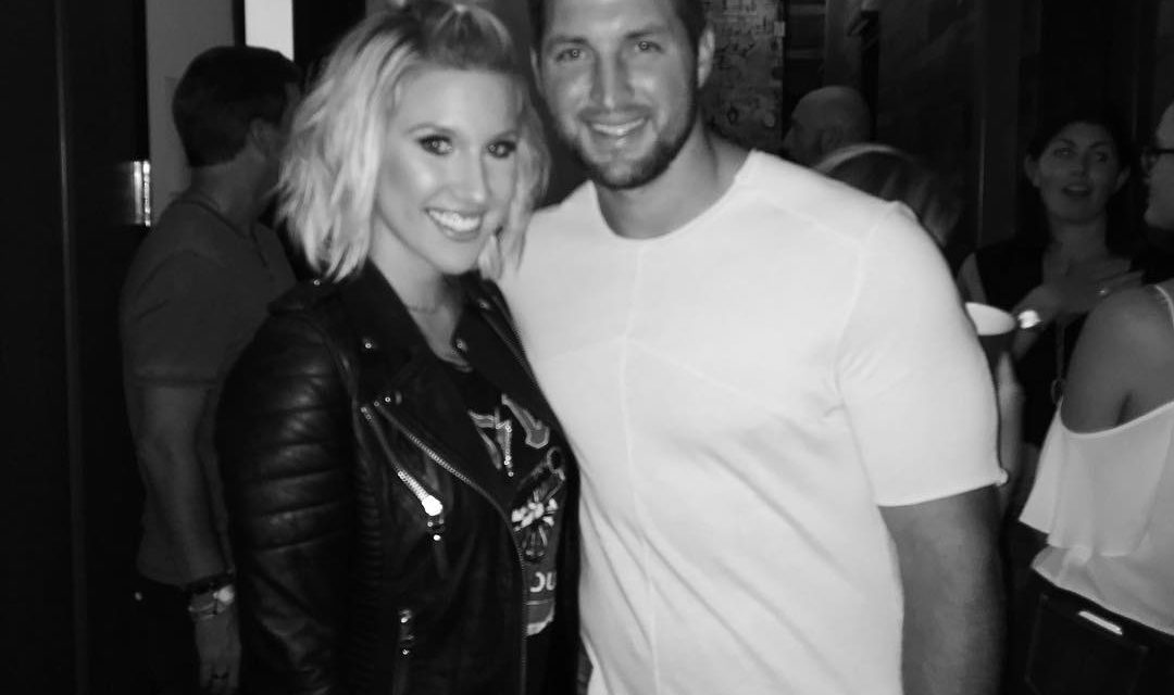 Tim Tebow seen hanging out with Luke Kennard’s ex-GF Savannah Chrisley at concert (PHOTOS)