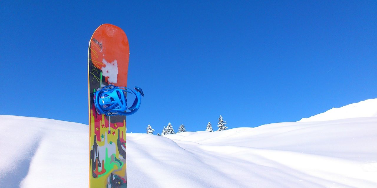 6 Must-Have Snowboarding Accessories For Beginners